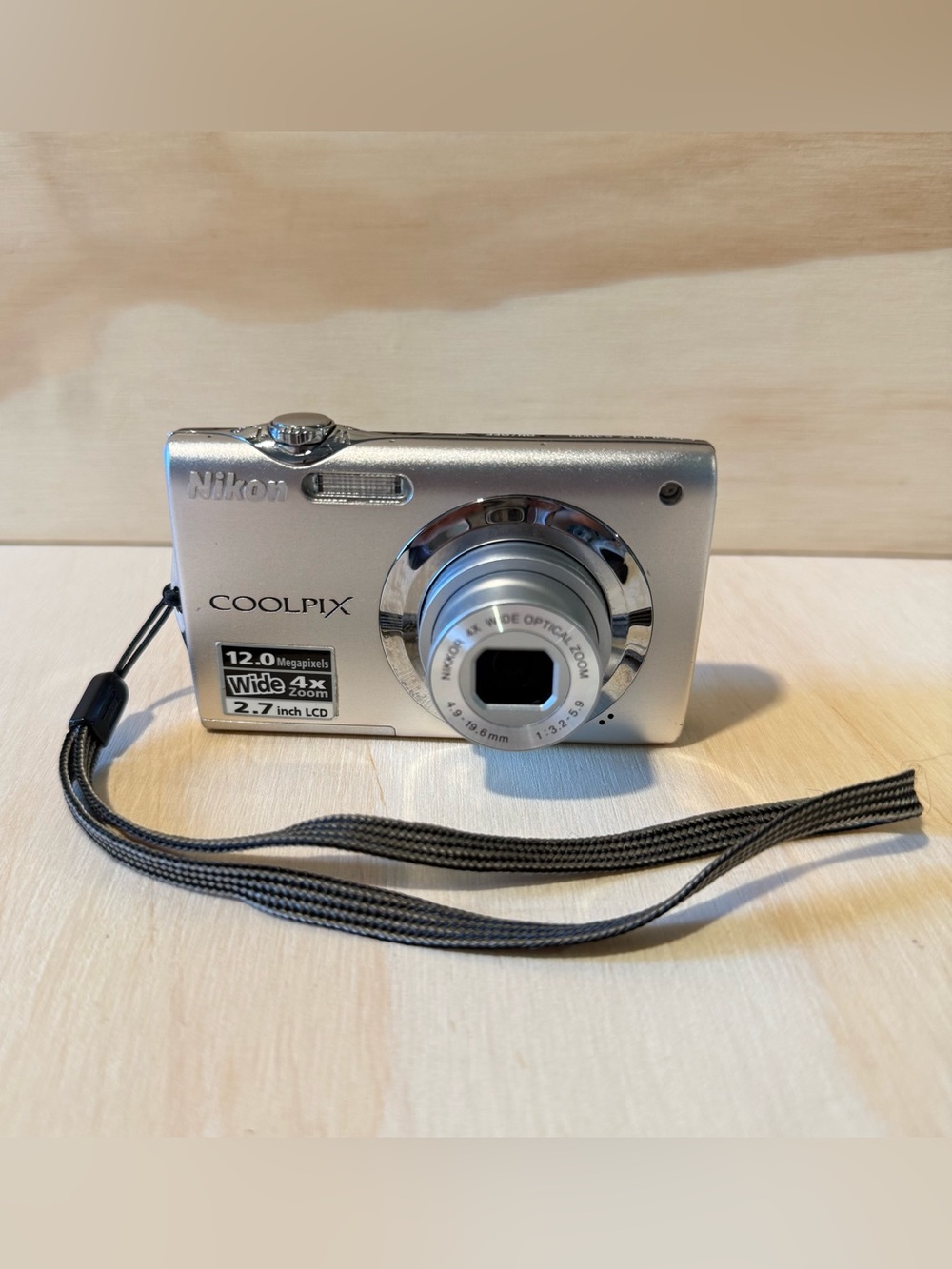 Nikon CoolPix S3000 Digital Camera Silv TESTED Good w/Batt-Charg-SDCard Read Blw